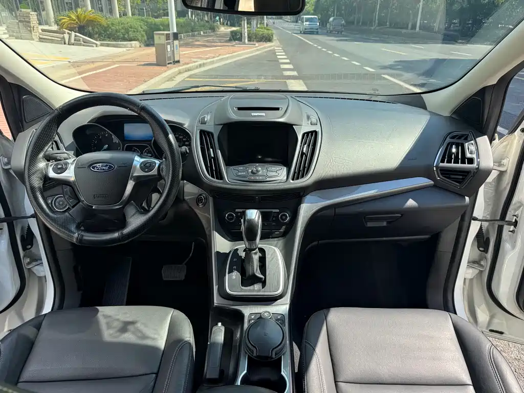 Ford Kuga 2015 — фото 11
