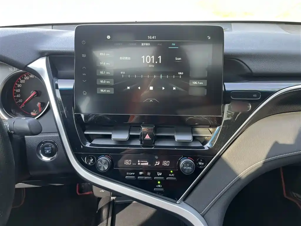 Toyota Camry 2023 — фото 21
