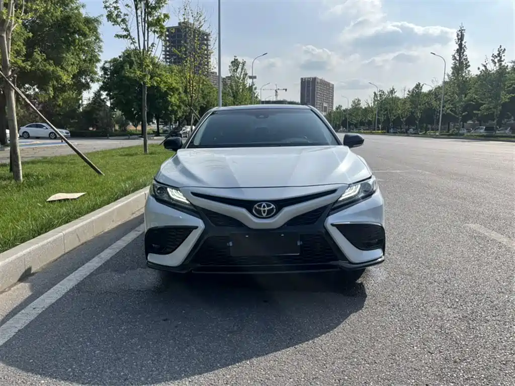 Toyota Camry 2023 — фото 11