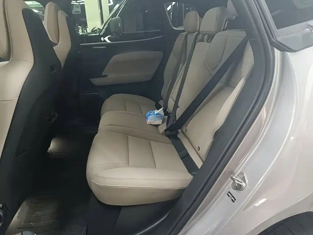 Volvo XC70 PHEV 2025 — фото 17
