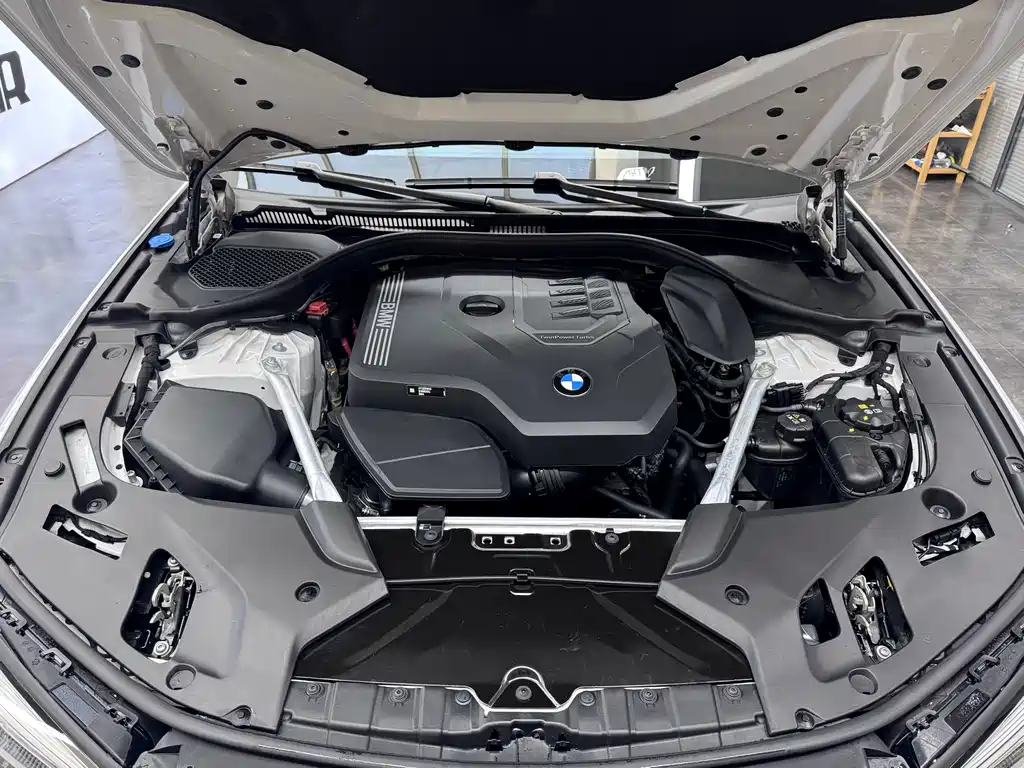 BMW 5 Series 2023 — фото 17