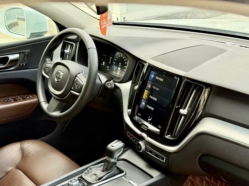 Volvo XC60 2020 — фото 21