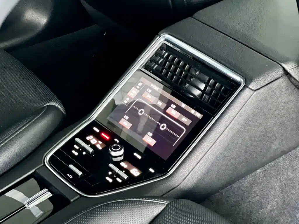 Porsche Panamera 2018 — фото 10
