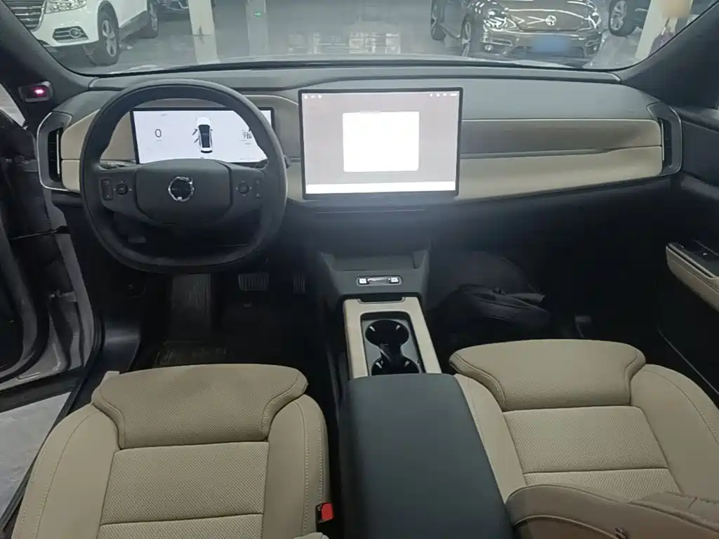 Volvo XC70 PHEV 2025 — фото 10