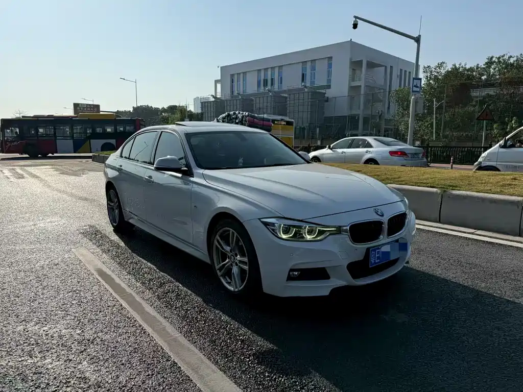 BMW 3 Series 2018 — фото 2