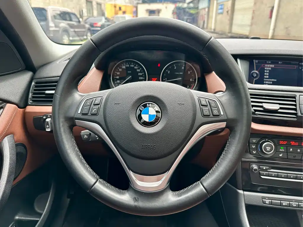 BMW X1 2013 — фото 13