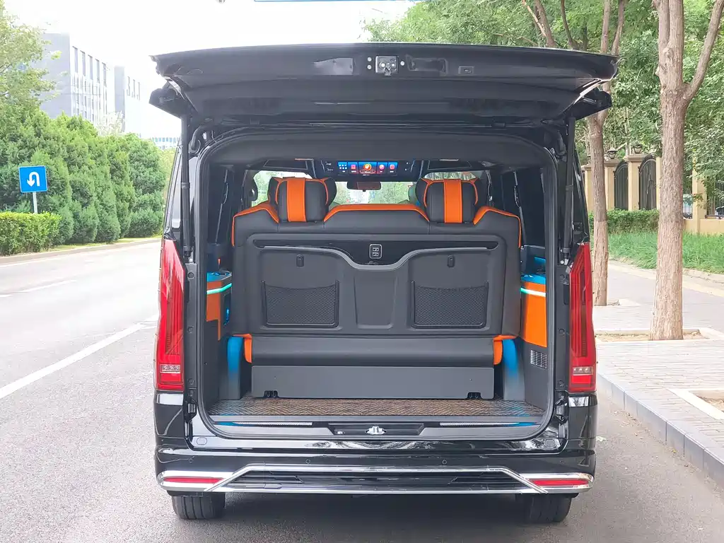 Toyota Hiace 2025 — фото 18