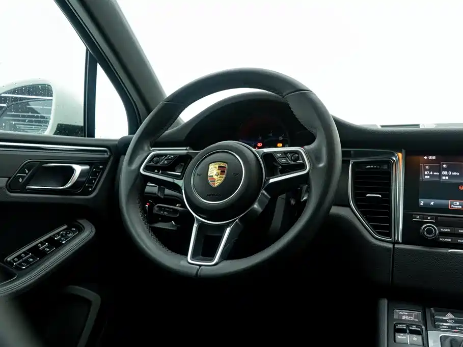 Porsche Macan 2016 — фото 19