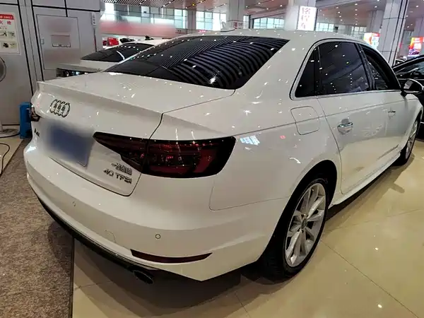 Audi A4L 2018