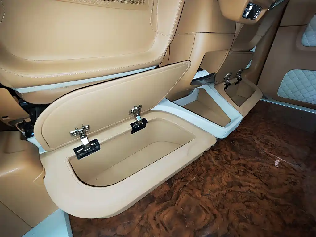 Mercedes-Benz V-Class 2020 — фото 26