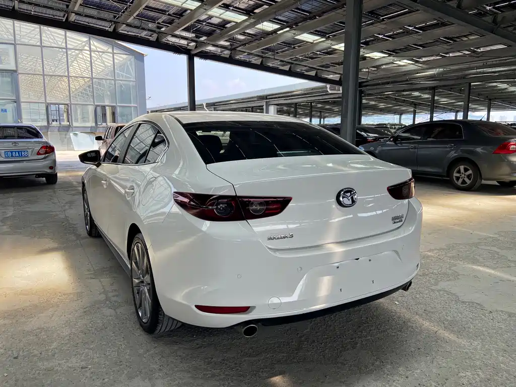 Mazda 3 Axela 2023