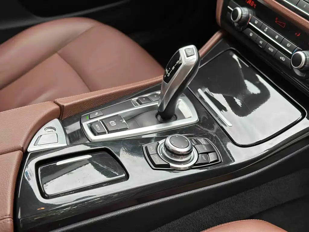 BMW 5 Series 2014 — фото 27