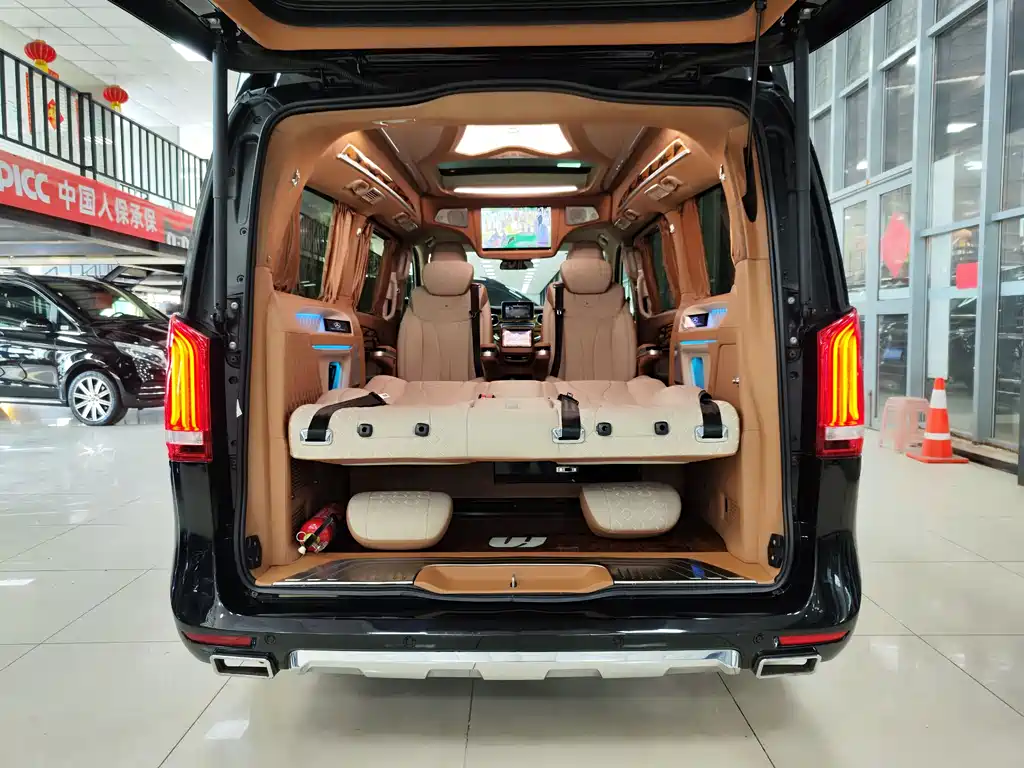 Mercedes-Benz V-Class 2020 — фото 10