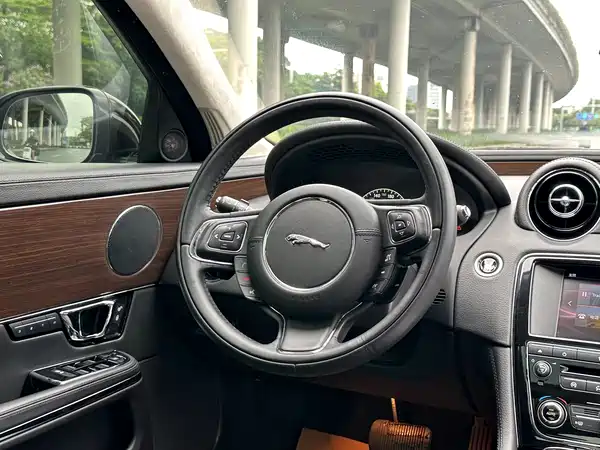 Jaguar XJ 2016
