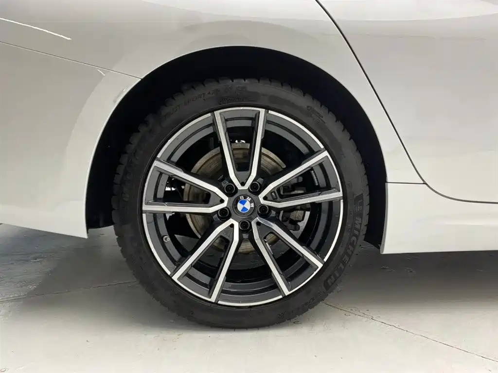 BMW 3 Series 2025 — фото 11