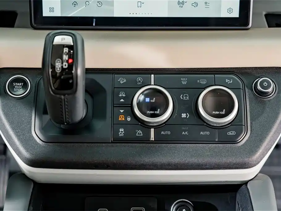 Land Rover Defender 2021 — фото 15