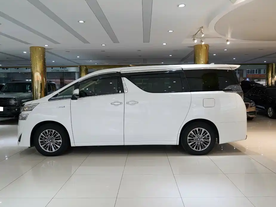 Toyota Vellfire 2023 — фото 18