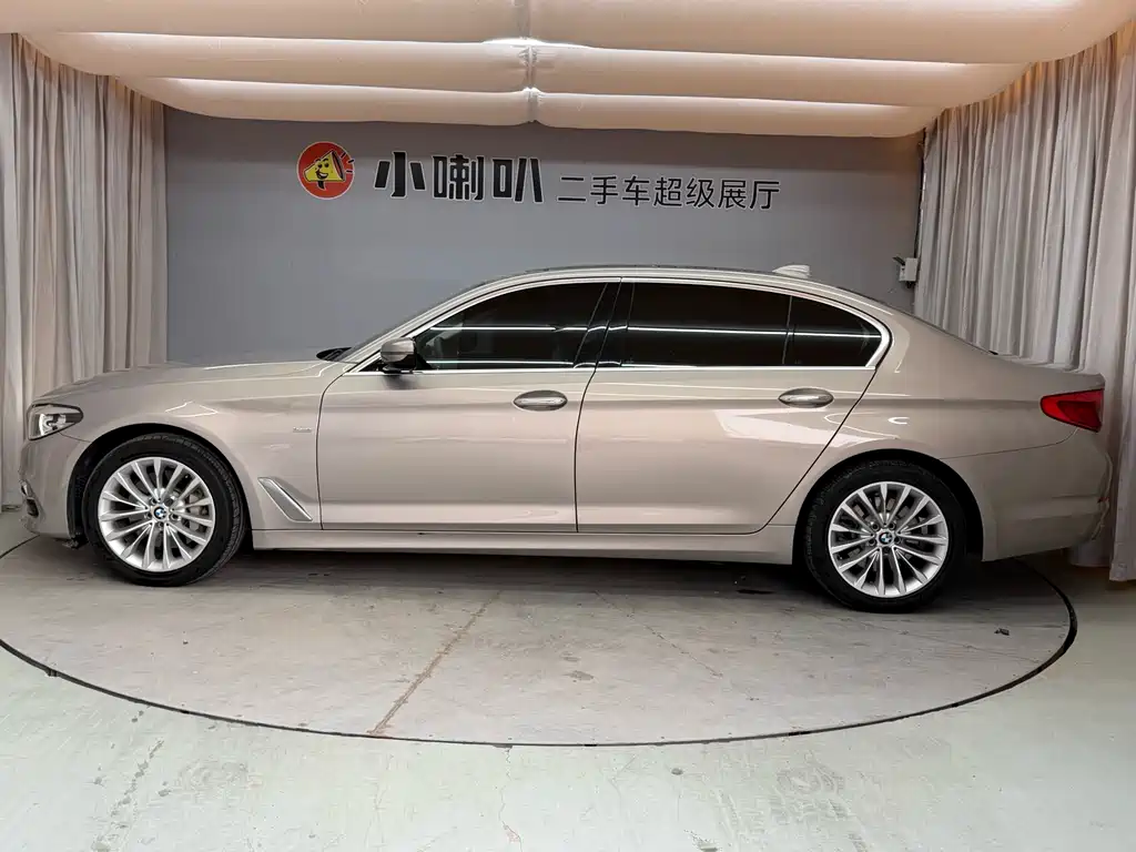 BMW 5 Series 2017 — фото 23