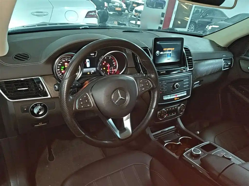 Mercedes-Benz GLE 2017 — фото 10