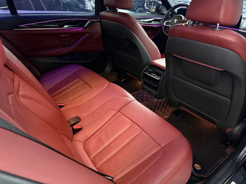 BMW 5 Series 2019 — фото 12