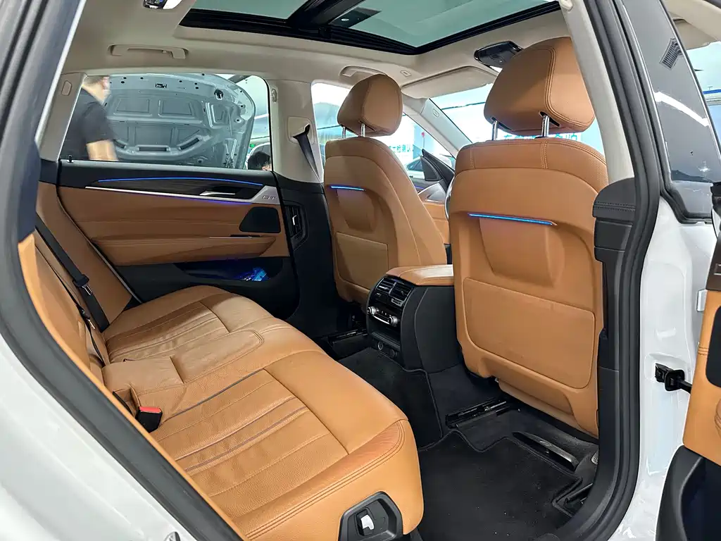 BMW 6 Series GT 2019 — фото 15
