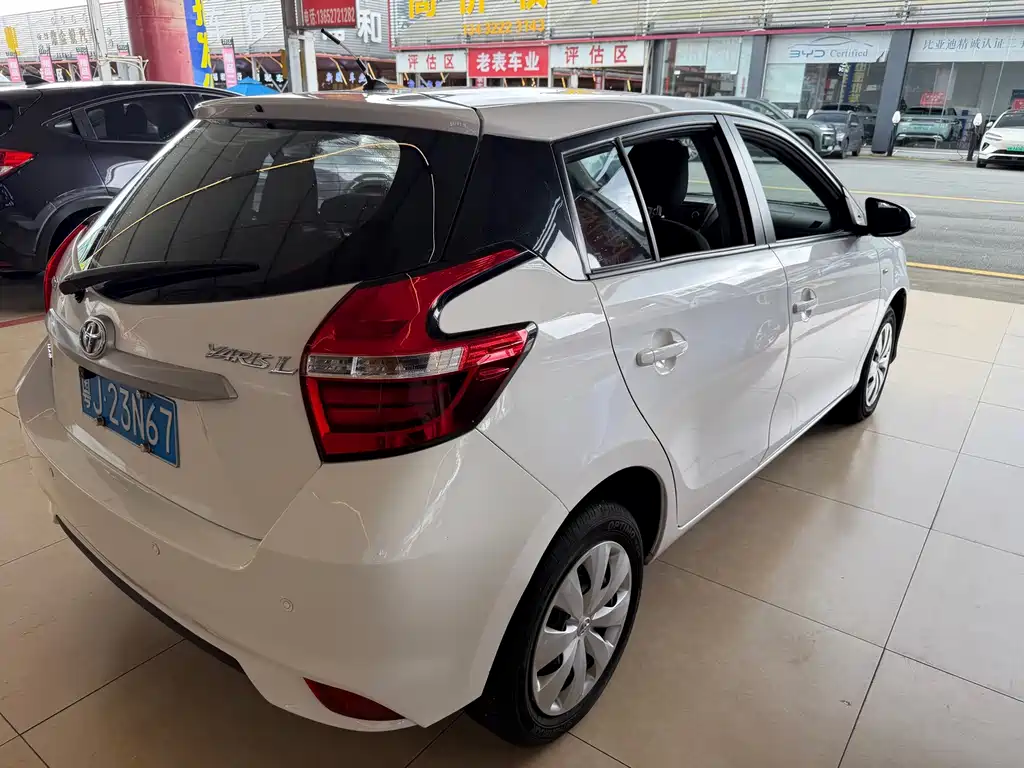 Toyota Yaris L 2018 — фото 8