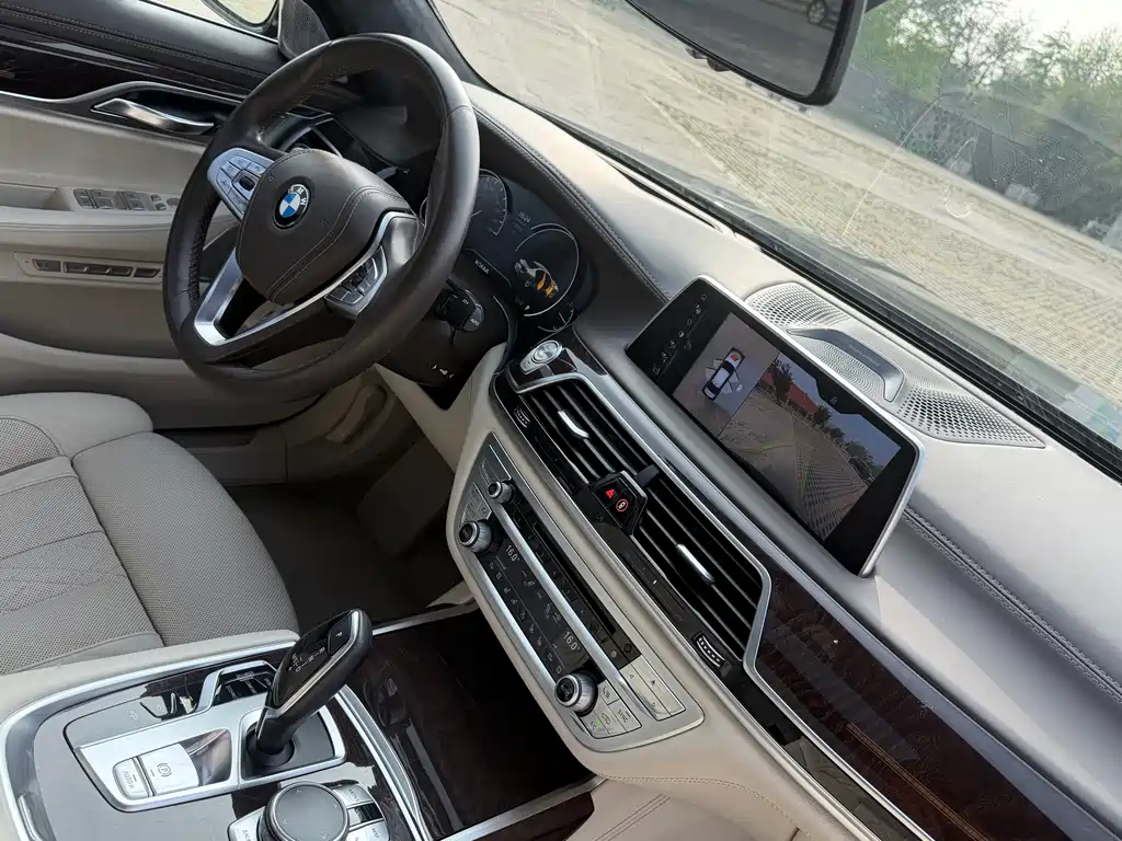 BMW 7 Series 2017 — фото 18