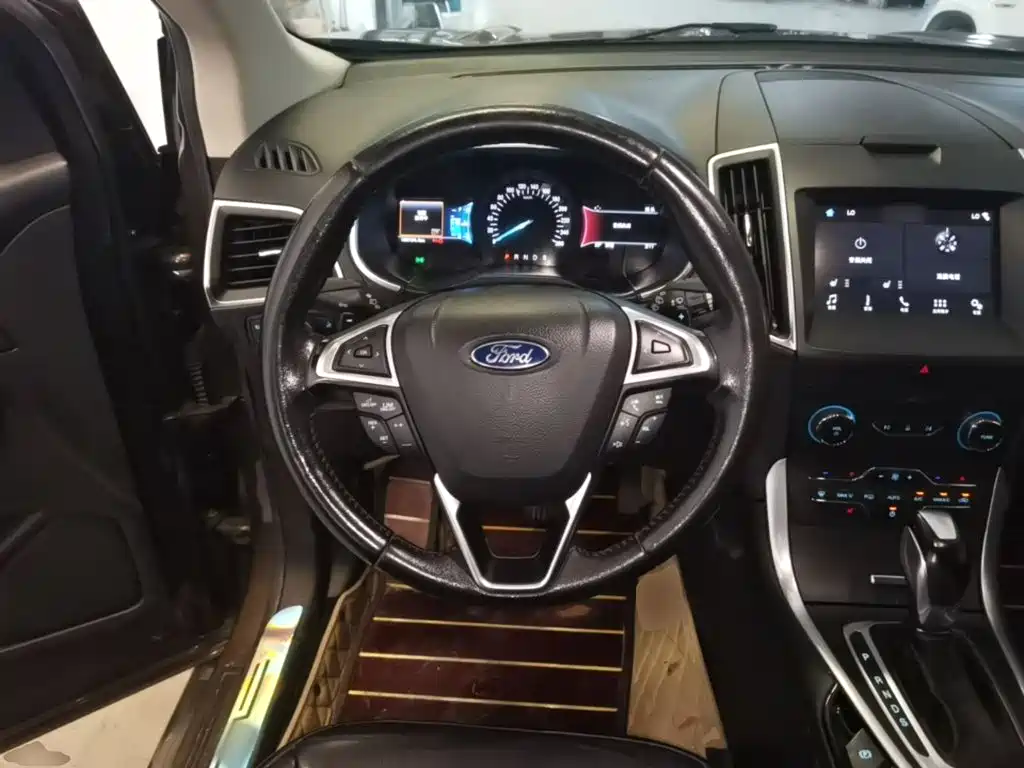 Ford Edge 2017 — фото 11