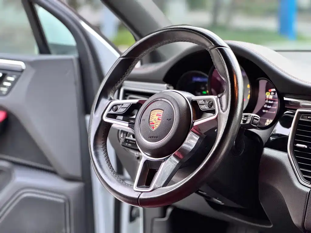 Porsche Macan 2015 — фото 12