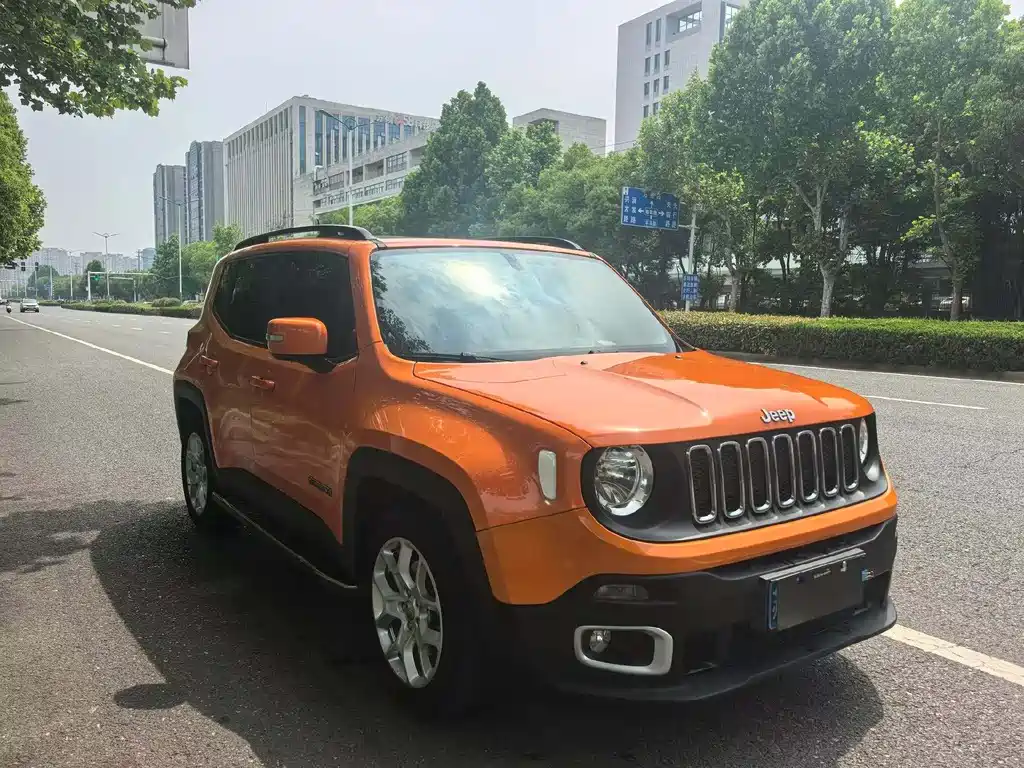 Jeep Renegade 2018 — фото 3