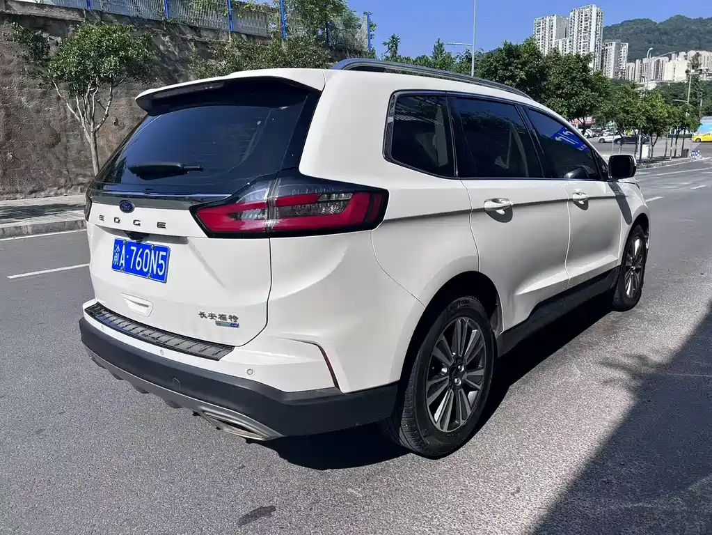 Ford Edge 2022 — фото 10