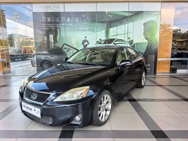 Lexus IS 2011