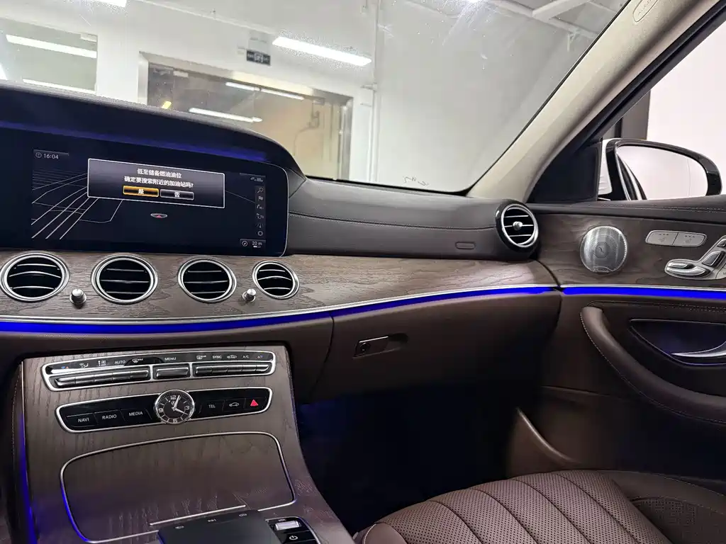 Mercedes-Benz E-Class 2020 — фото 18