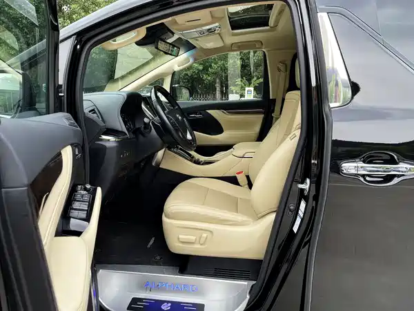 Toyota Alphard 2023