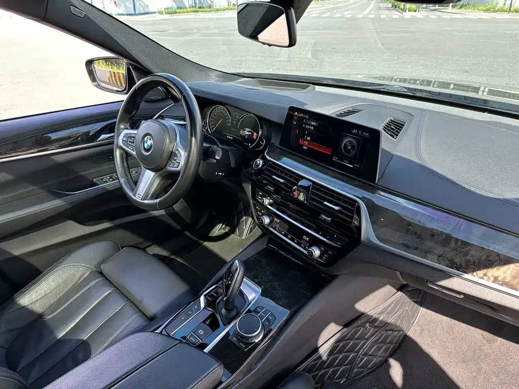 BMW 6 Series GT 2018 — фото 12