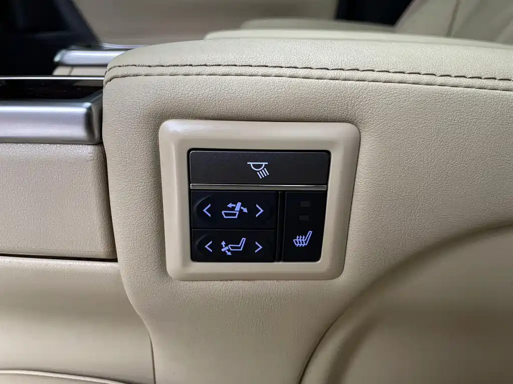 Toyota Alphard 2023 — фото 10