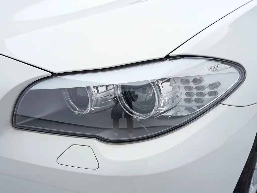 BMW 5 Series 2013 — фото 16