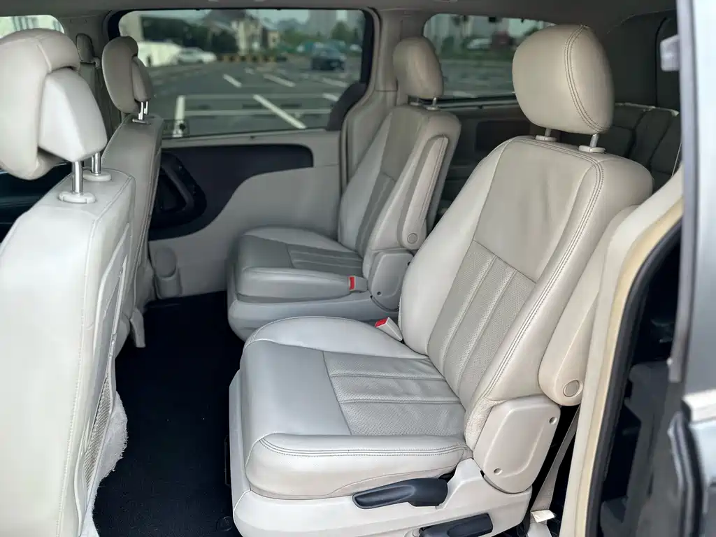 Chrysler Grand Voyager 2015 — фото 4