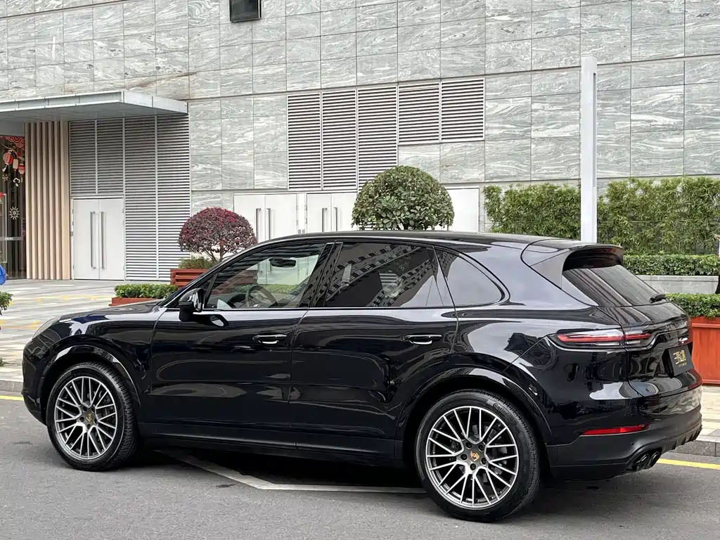 Porsche Cayenne 2021 — фото 4