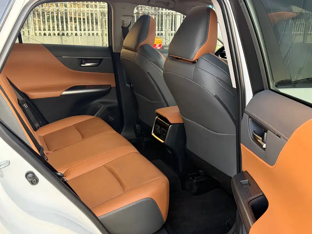 Toyota Venza 2022 — фото 16