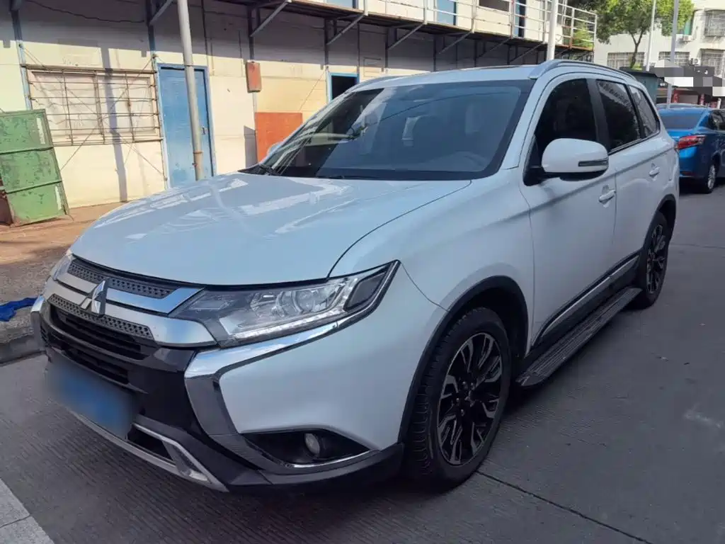 Mitsubishi Outlander 2019 — фото 2