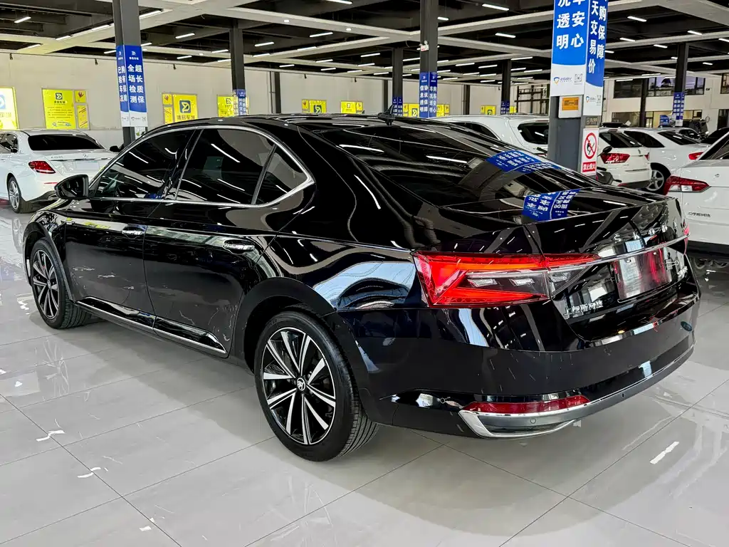Skoda Superb 2023 — фото 10