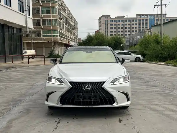 Lexus ES 2023