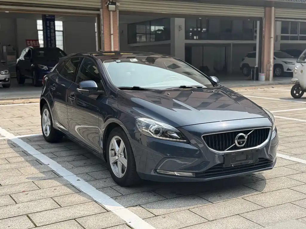 Volvo V40 2017 — фото 2