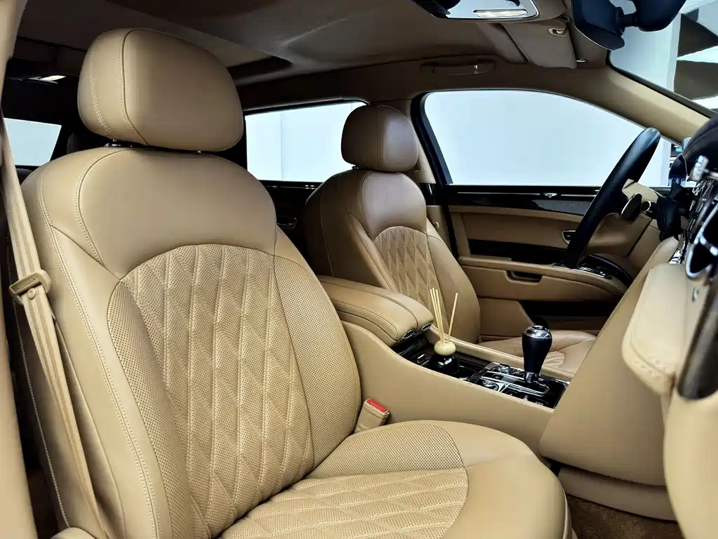 Bentley Mulsanne 2017 — фото 15