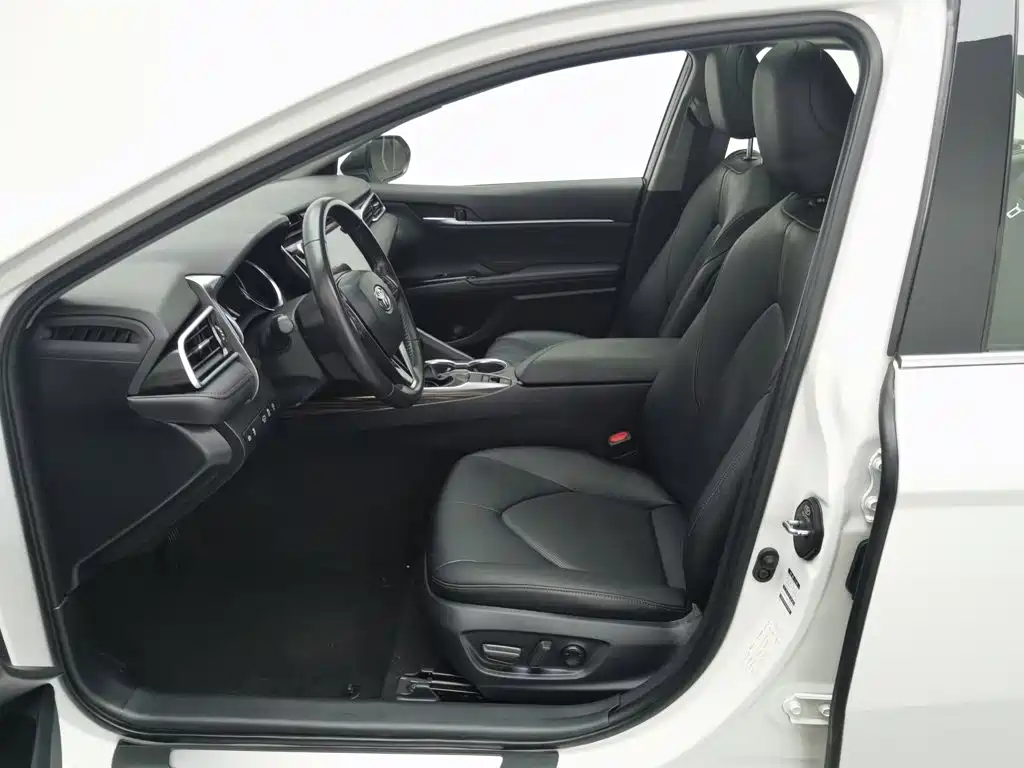 Toyota Camry 2020 — фото 10