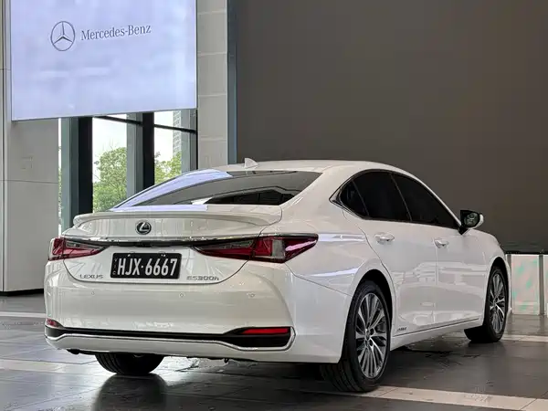 Lexus ES 2020