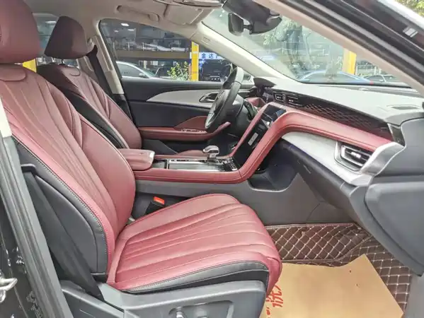 Hongqi H5 2025