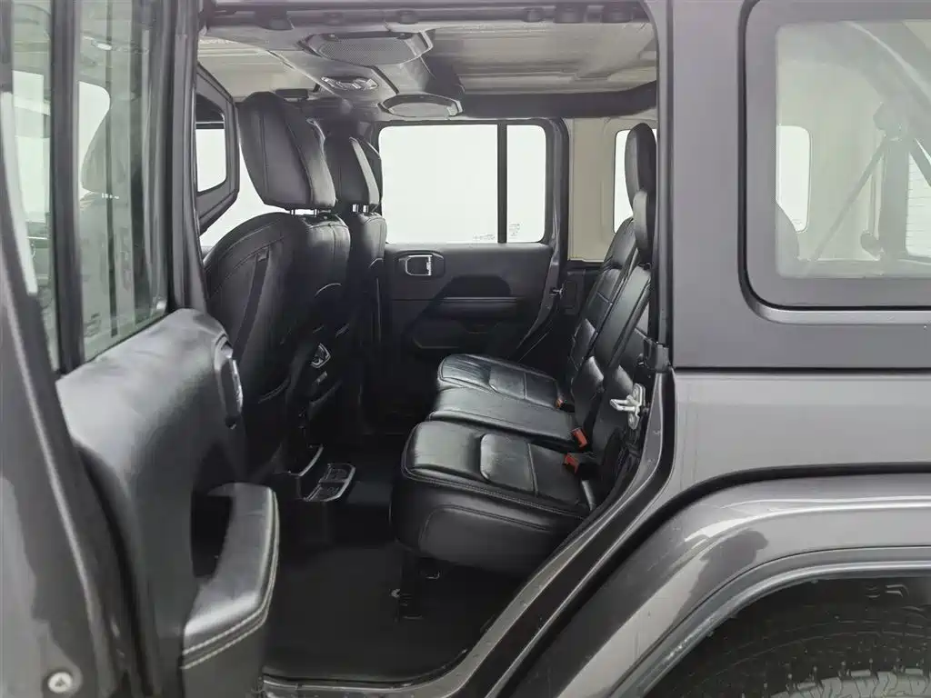 Jeep Wrangler 2020 — фото 15