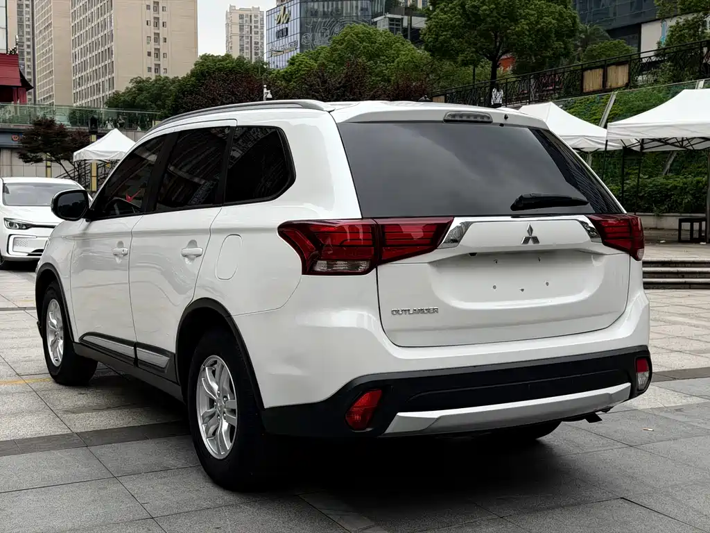 Mitsubishi Outlander 2016